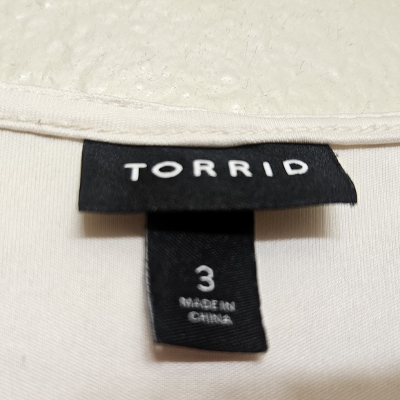 Torrid Ivory Lace Robe - Picture 2 of 7